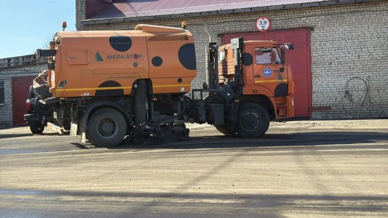 В Кирове готовят спецтехнику к летнему сезону