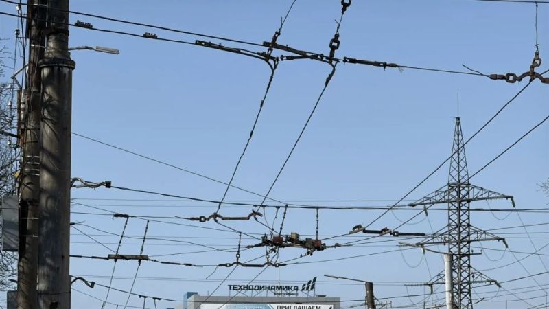 В Кирове проводят сезонную вытяжку троллейбусных проводов