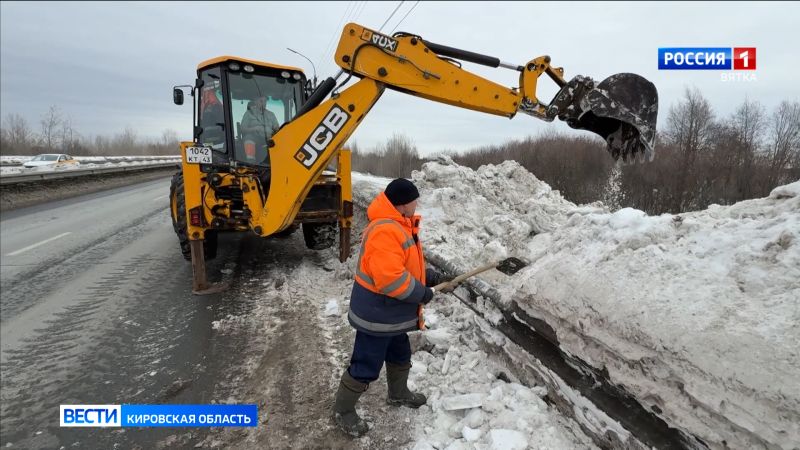 Дорожные службы Кирова приступили к противопаводковым мероприятиям