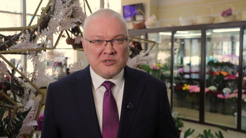 Губернатор Кировской области поздравил жительниц региона с Международным женским днём
