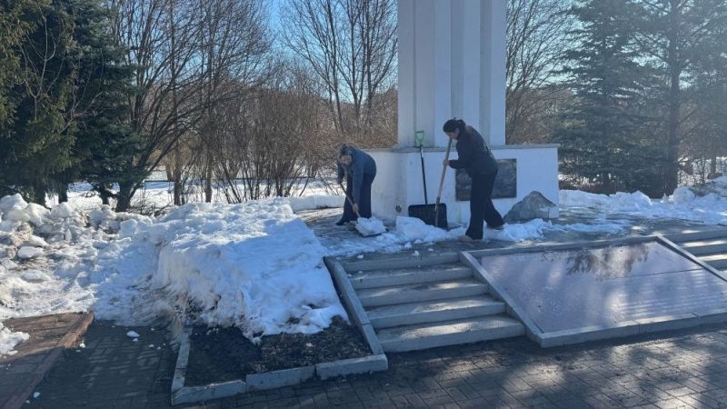 Первые субботники в Кирове прошли у мемориальных зон Октябрьского района