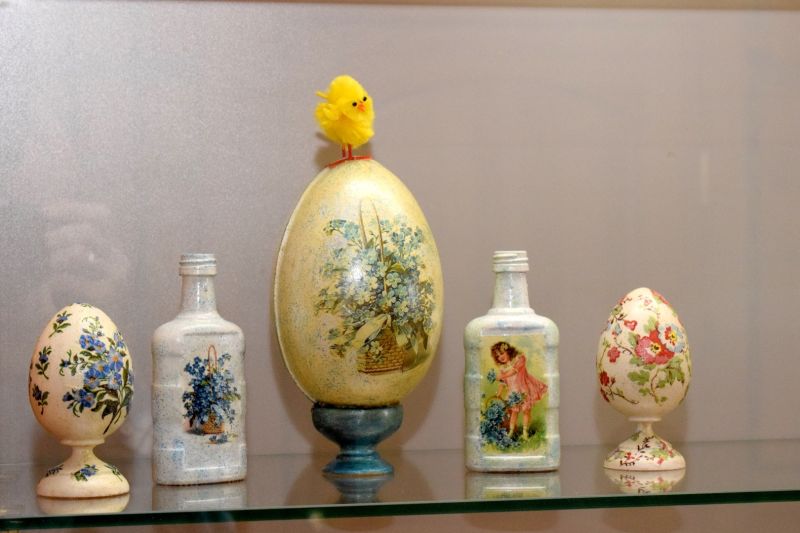 Выставка декупажных работ открылась в библиотеке Пушкина