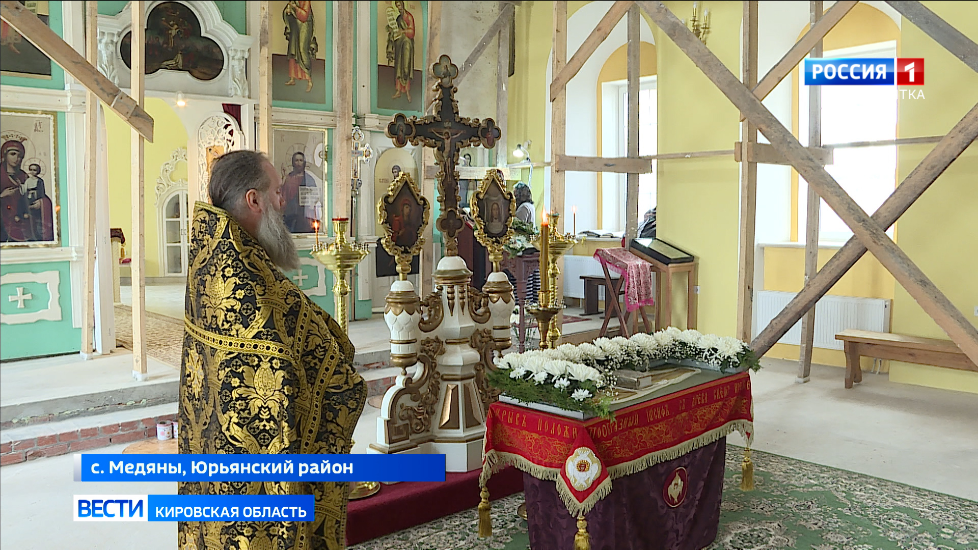 Жители села Медяны готовятся встретить Пасху в родном Троицком храме