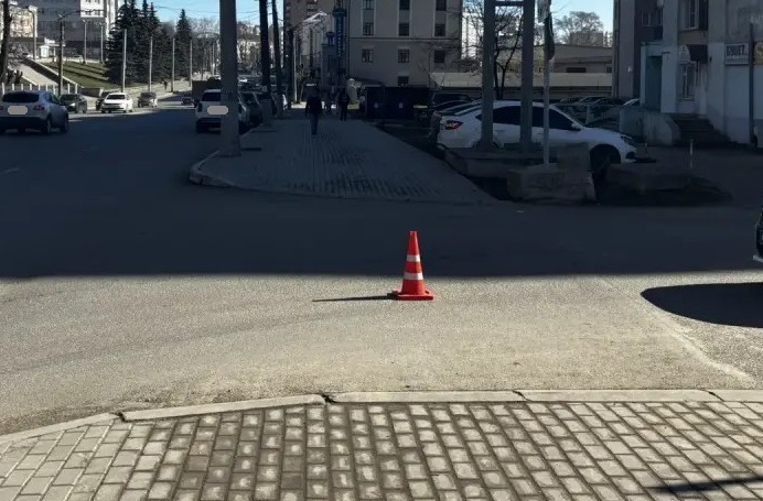 В Кирове разыскивают  водителя, сбившего 9-летнего пешехода на улице Комсомольской