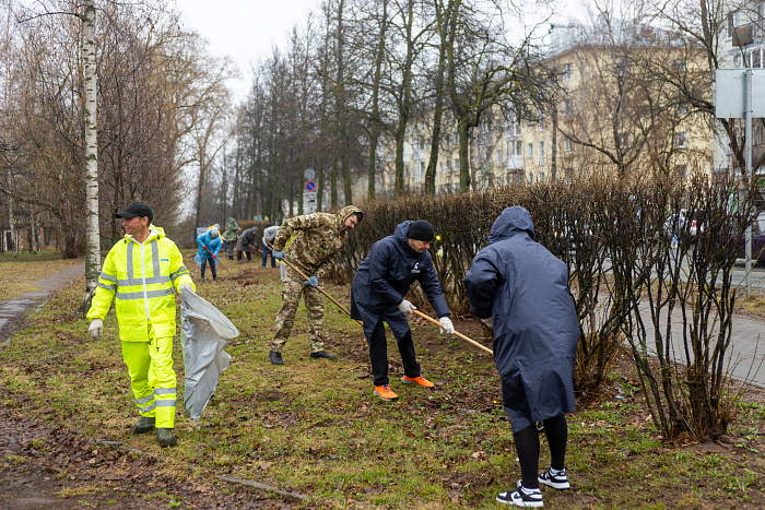 В Кирове состоялся субботник на месте будущего мемориального комплекса «Аллея Славы»
