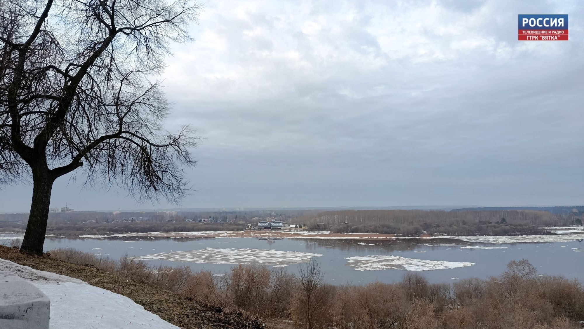 Облачная с прояснениями погода и небольшой дождь ожидает кировчан в среду