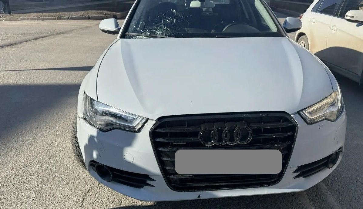 В Кирове от столкновения с легковушкой пострадал электровелосипедист