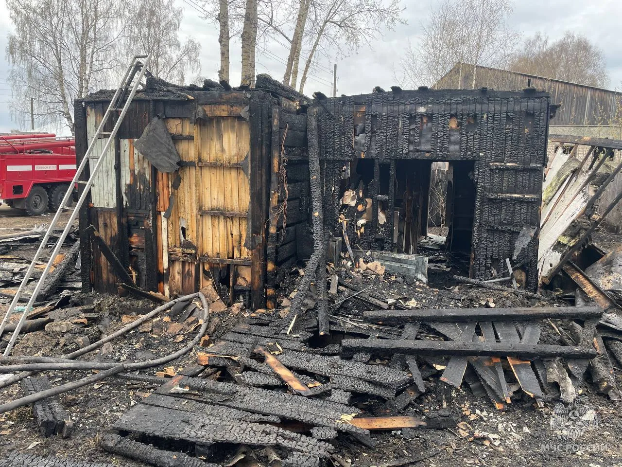 В Юрье осудили 23-летнюю курильщицу, из-за которой сгорел торговый павильон