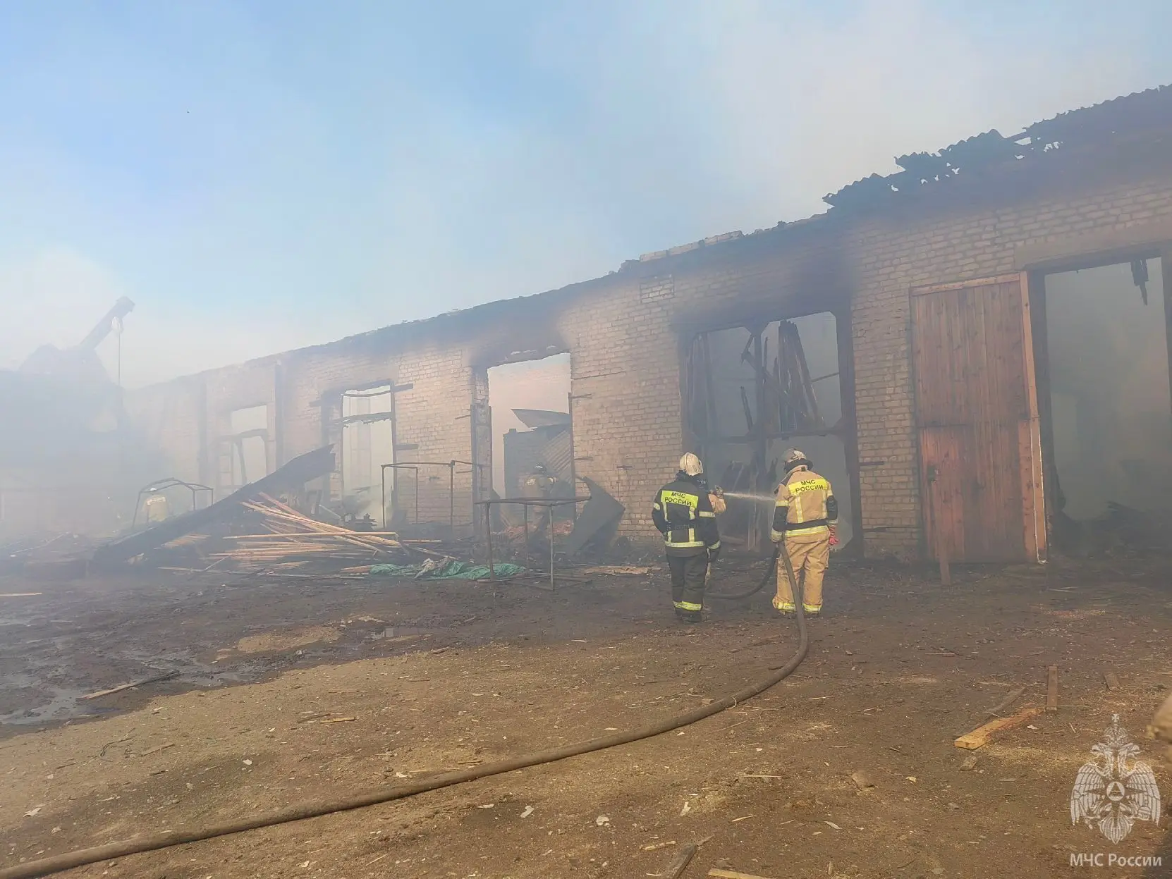 В Лузском районе сгорел цех деревообработки