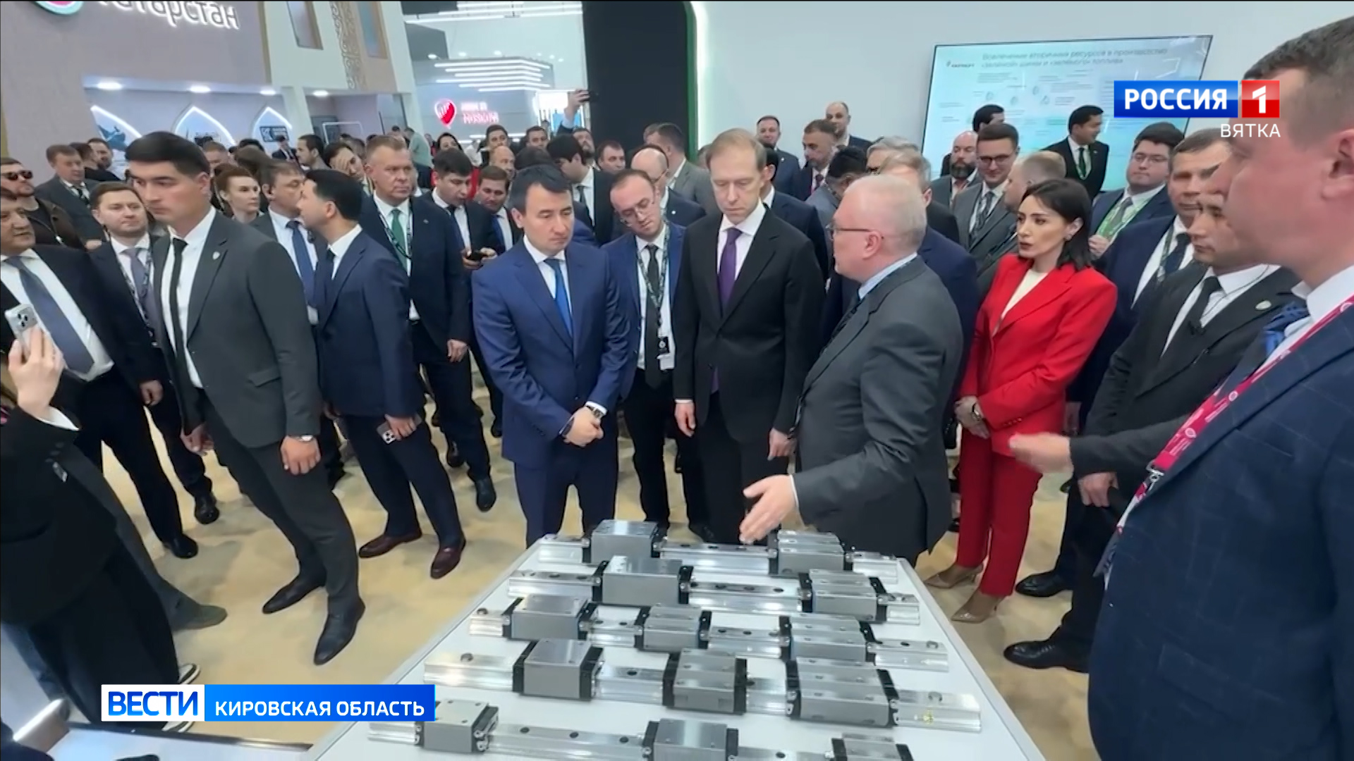 Вице-премьеру Денису Мантурову представили новейшие разработками предприятий Кировской области