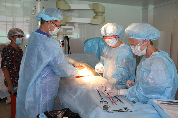 Команда врачей из нескольких больниц помогла 37‑летней кировчанке стать мамой в 4‑й раз и сохранить здоровье