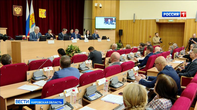 Депутаты ЗакСобрания заслушали отчёт Михаила Сандалова об итогах работы правительства Кировской области за 2025 год