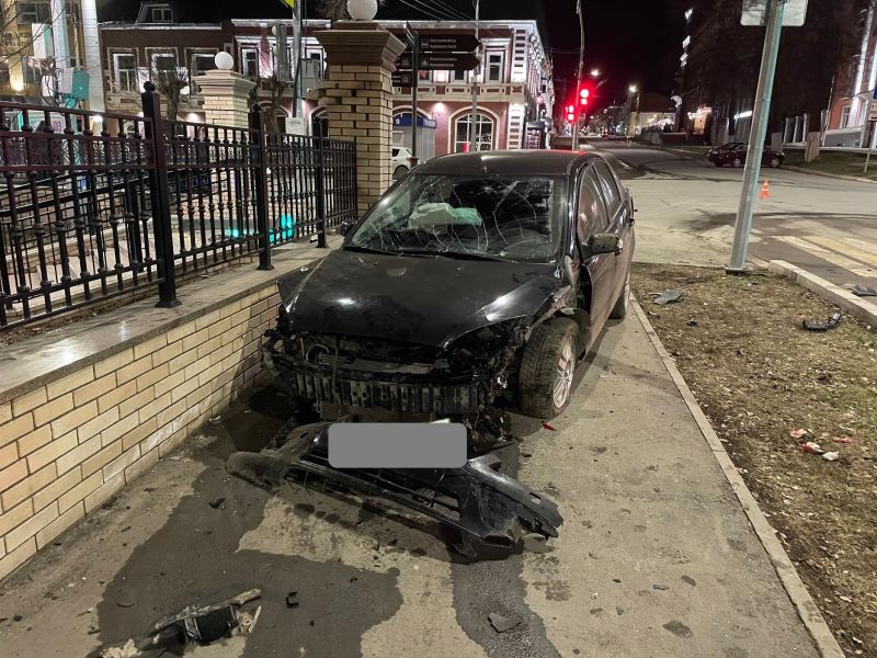 Три человека пострадали в ДТП сегодня ночью на улице Московской в Кирове