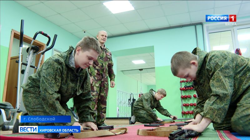 Почетный гражданин Слободского Сергей Кузнецов на протяжении многих лет руководит военно-спортивным клубом «Этап»