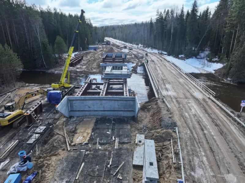 В Подосиновском районе продолжается реконструкция моста через реку Пушма на дороге Пинюг — Скрябино