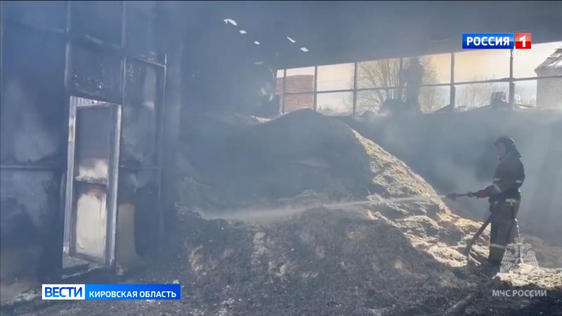 В пригороде Слободского произошел пожар в здании деревообрабатывающего цеха