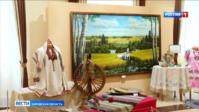 В библиотеке имени Герцена открыли выставку, посвященную традициям марийцев