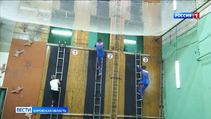 В Кирове прошли соревнования по пожарно-спасательному спорту среди школьников