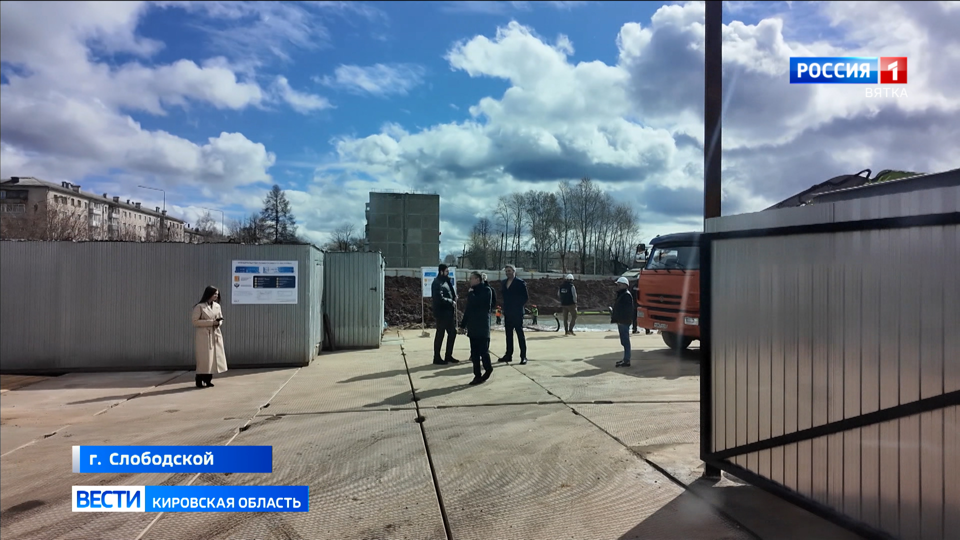 Губернатор Александр Соколов поддержал инициативу депутатов Бориса Веснина и Романа Титова разработать программу развития крупных посёлков.