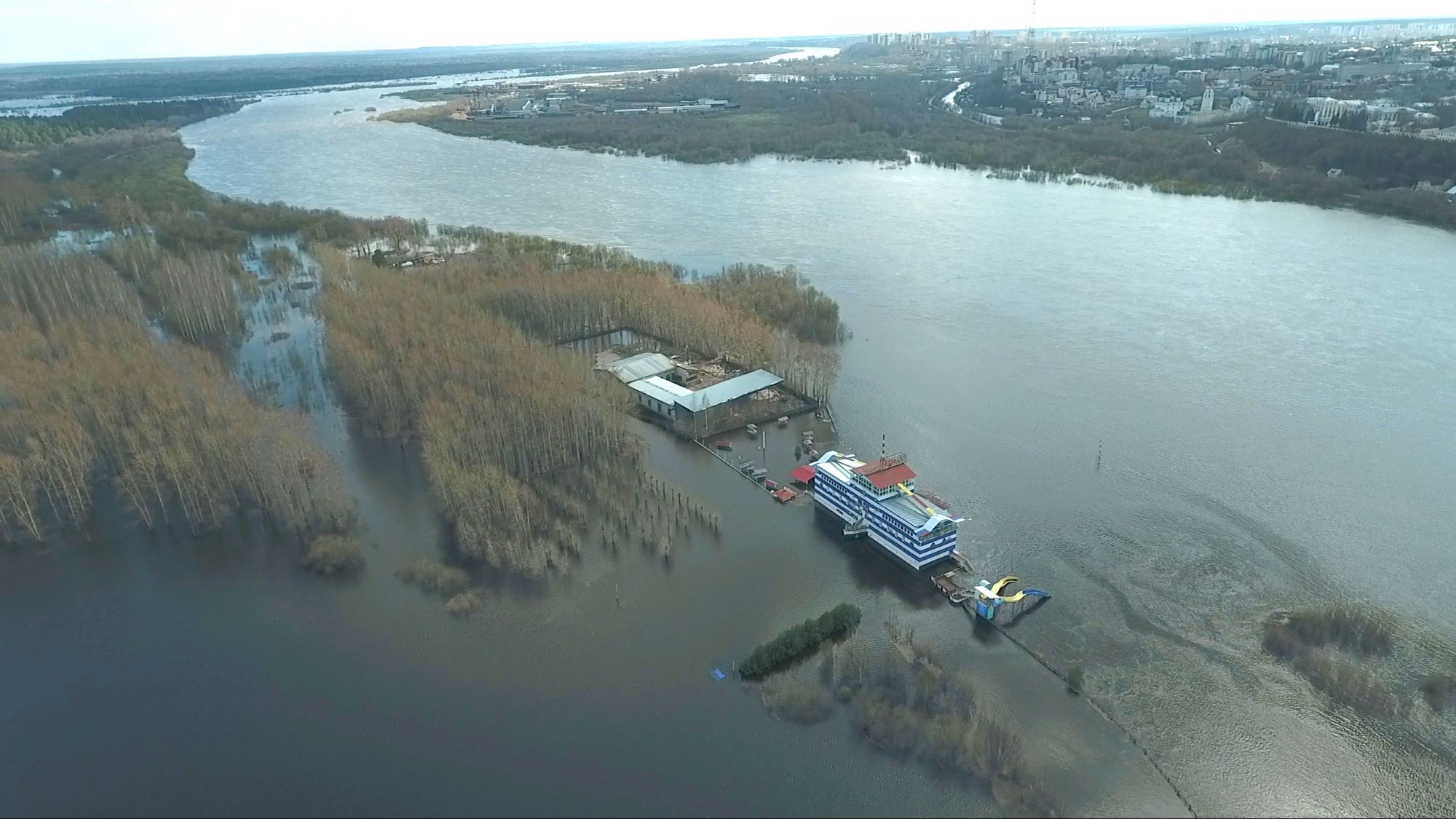 В Кирсе уровень воды в Вятке снизился, а в Нагорске поднялся.