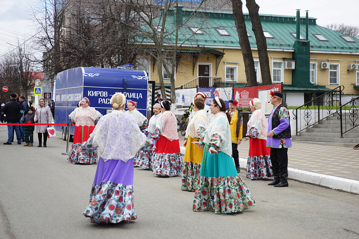 В Кирове на Спасской улице открыли летний туристический сезон