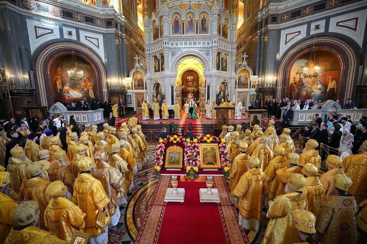 Епископ Яранский и Лузский Паисий сослужил Патриарху Кириллу в его именины