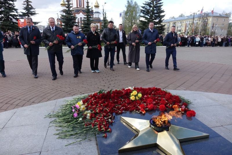 В парке Победы Кирова состоялся праздничный митинг в честь Дня Победы