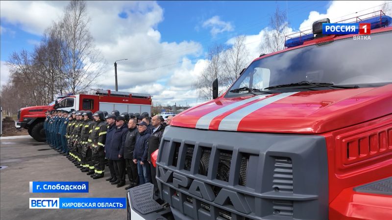 На главной площади Слободского отметили День пожарной охраны