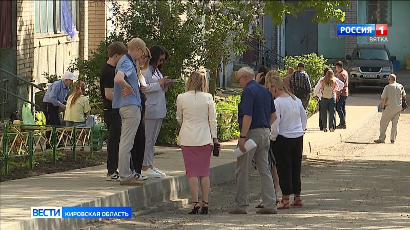 В Кирове принимают первые в этом году благоустроенные дворы
