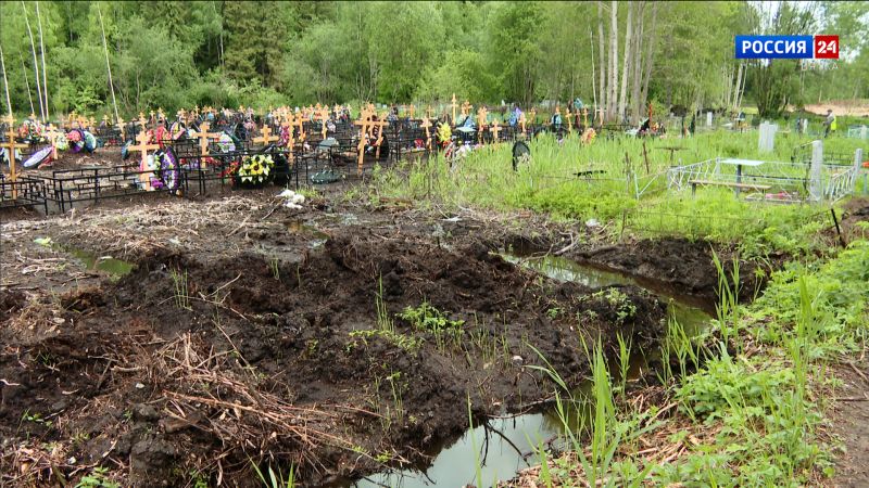 На Ново-Макарьевском кладбище города Кирова продолжаются работы по отведению воды
