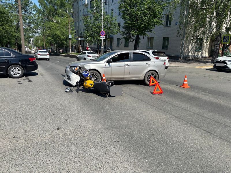 16-летний мотоциклист пострадал на Октябрьском проспекте в Кирове