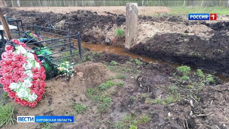Городские кладбища готовят к Троицкой родительской субботе