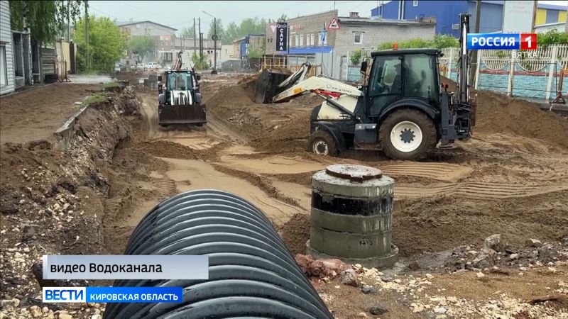 На улице Романа Ердякова провалилось дорожное покрытие