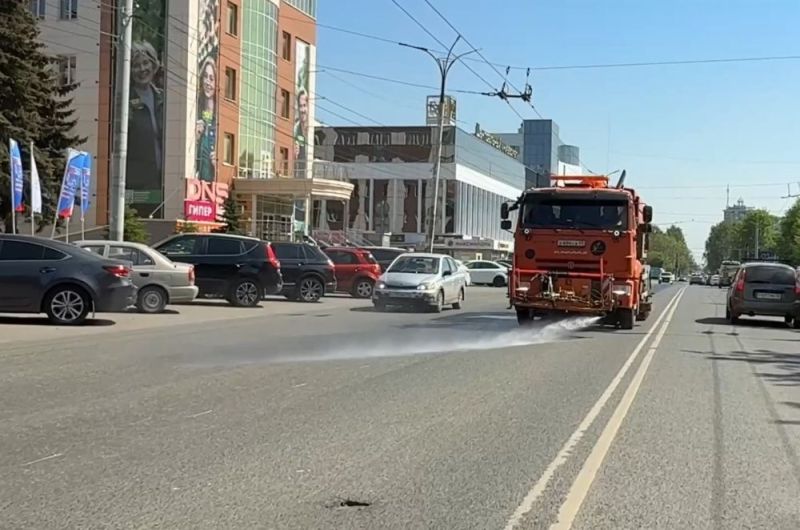 В Кирове охлаждают асфальт
