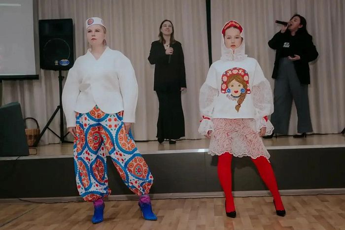 Коллекцию одежды с дымковскими мотивами представила дизайнер из Кирова