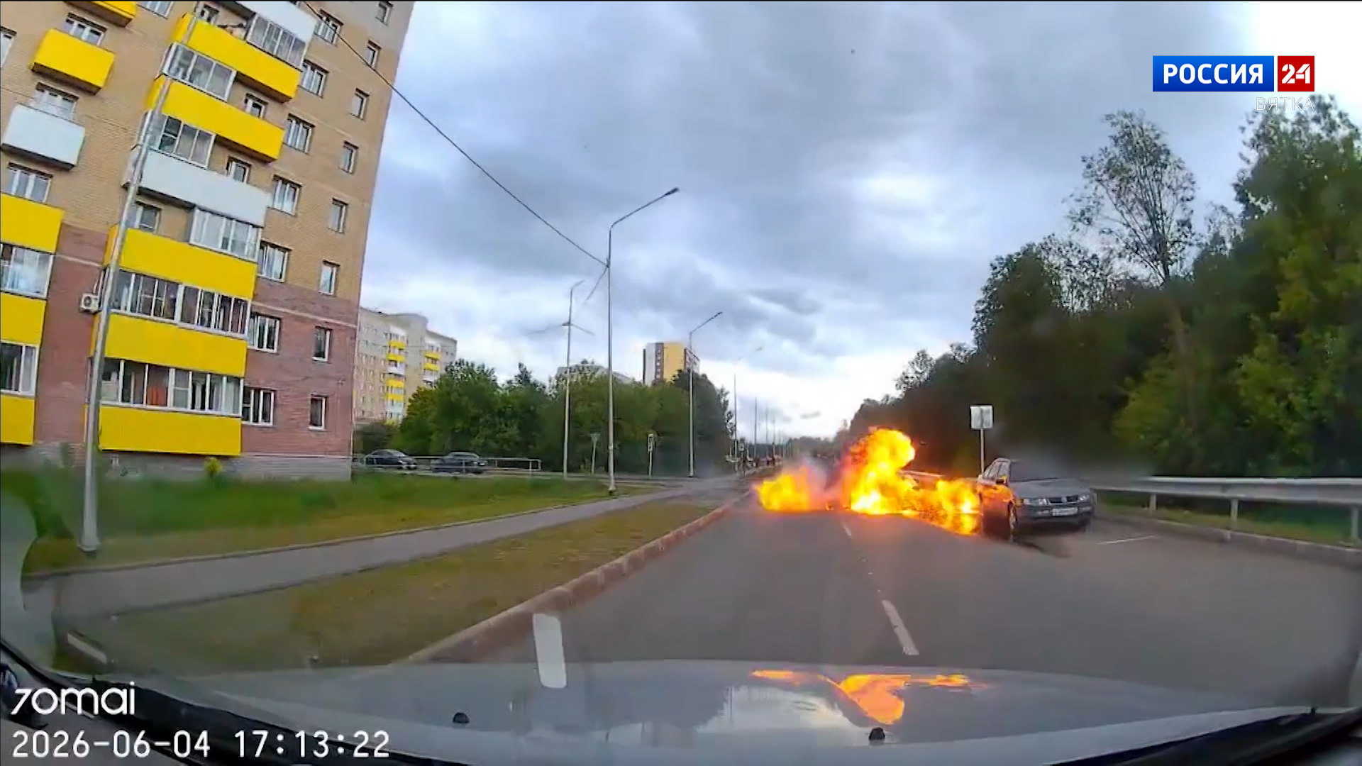 В Кирове задержали мужчину, бросившего зажигательный пакет перед машиной