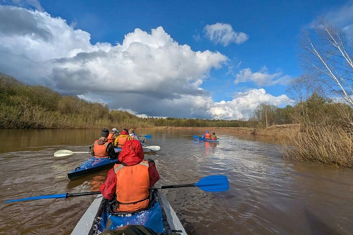 Кировские студенты-активисты совершили водный поход по реке Великой