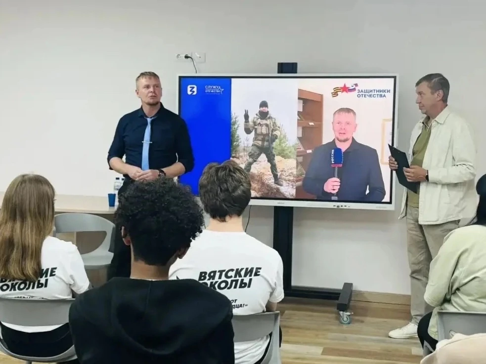 Участник «Вятского корпуса Защитников Отечества» Антон Ситников провел встречу с молодежью