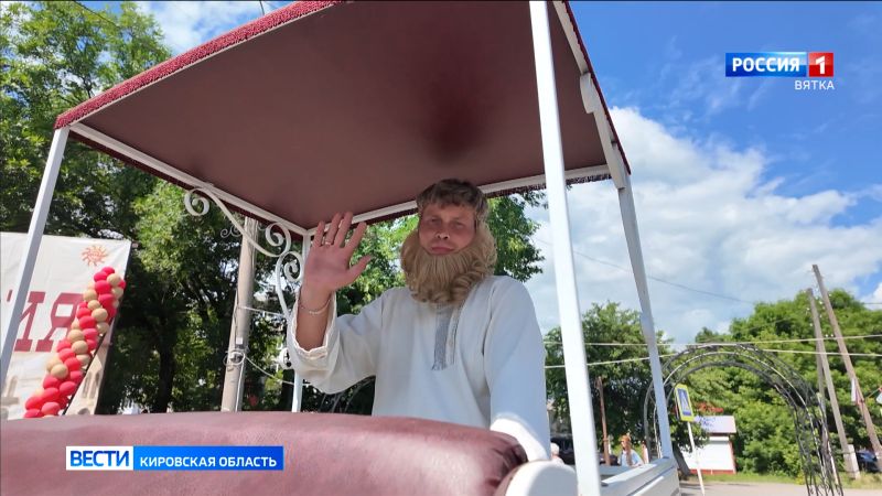 В Яранске прошёл ретро-фестиваль «Колёсная феерия»