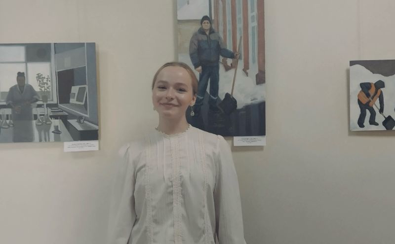 На выставке дипломных работ выпускников художественного училища представили эскиз двухметровой картины разнорабочего