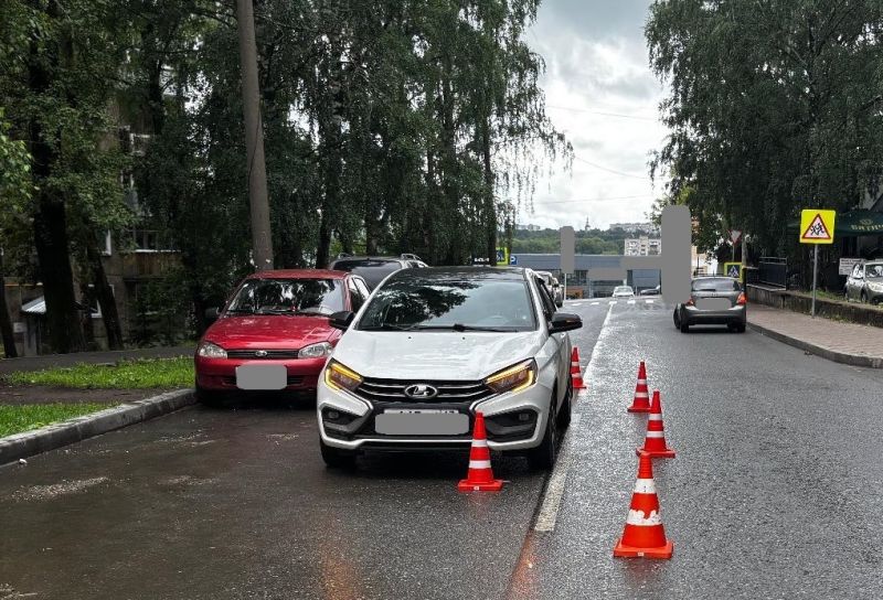 В Кирове на улице Труда 10-летняя девочка попала под машину