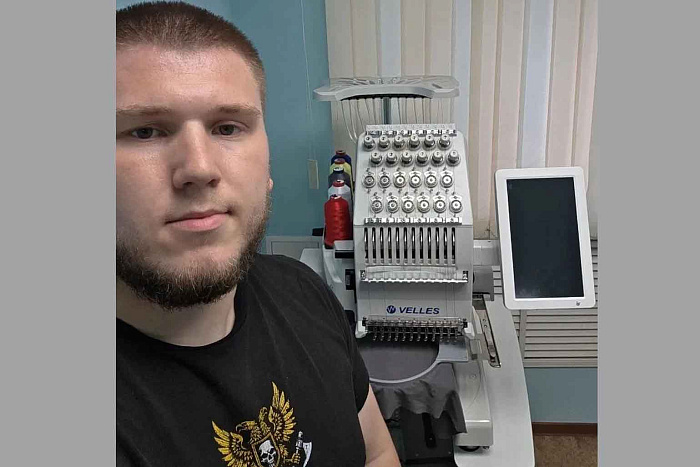 С помощью соцконтракта ветеран СВО из Кировской области открыл свое дело по машинной вышивке