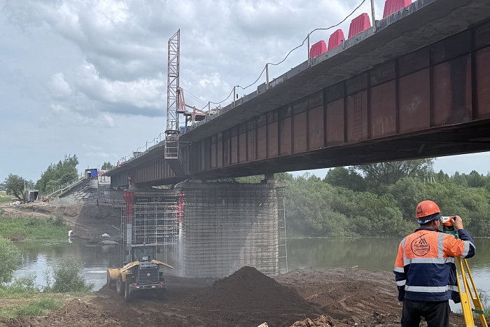 В Советском районе продолжается ремонт моста через Немду