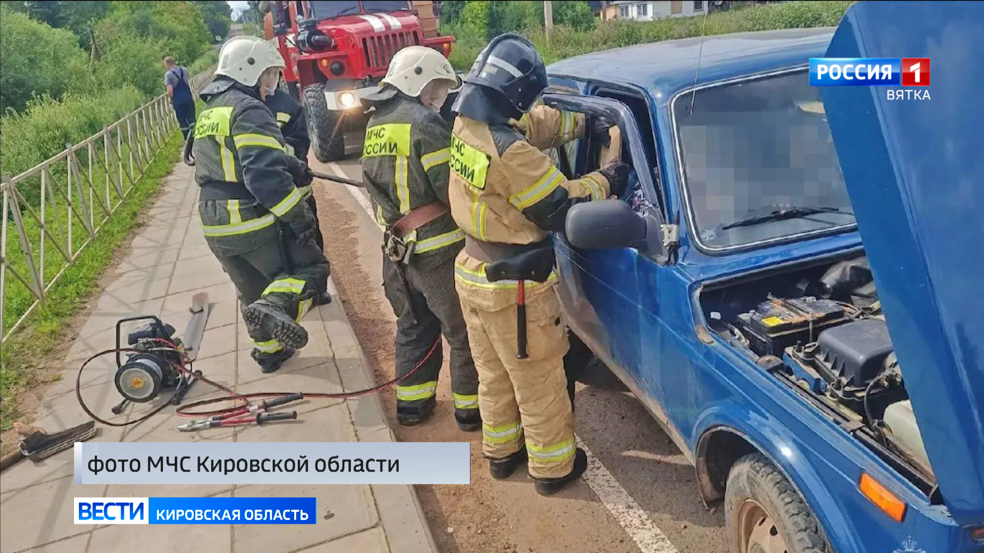 В поселке Богородское спасатели оказали помощь пожилой паре, попавшей в ДТП