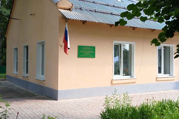 В поселке Октябрьский отремонтировали фасад геронтологического отделения