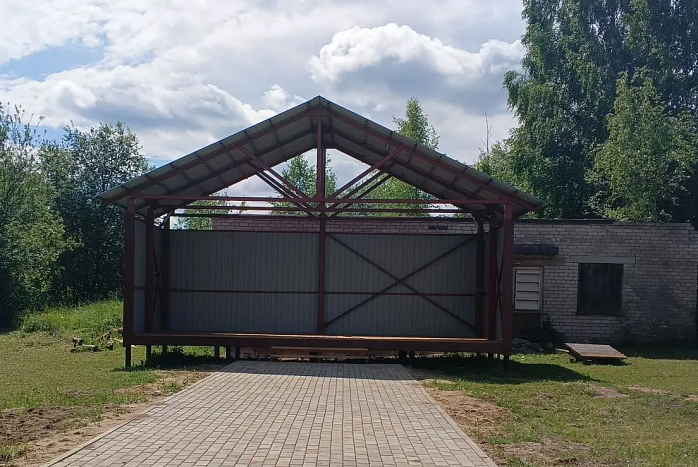 В селе Костино благоустроили прилегающую территорию местного Дома культуры