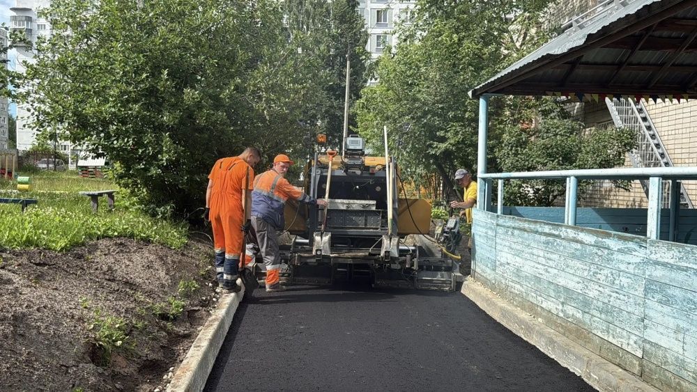 В Кирове обновили асфальт на территории 10 детских садов