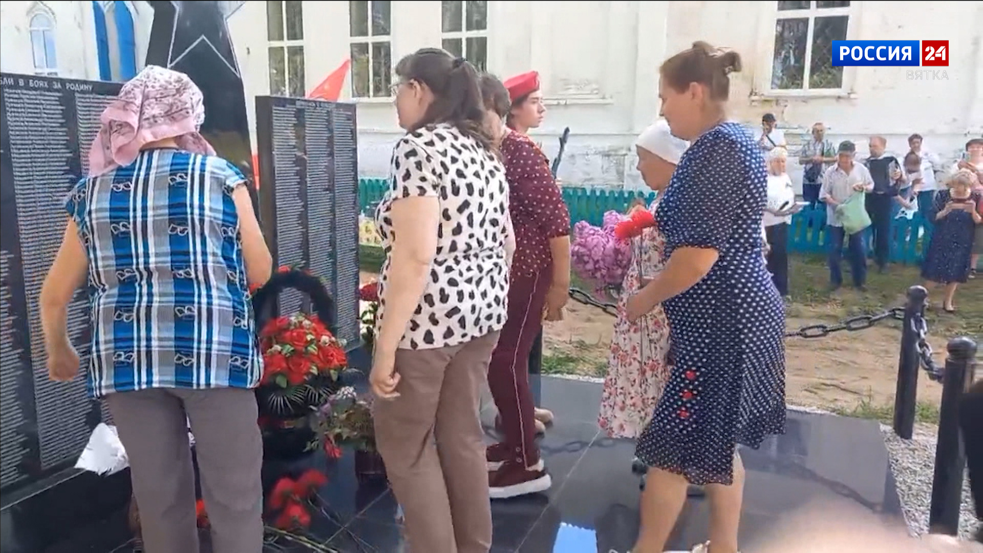 В деревне Аксёновской Лузского округа открыли мемориальный комплекс, посвящённый защитникам Отечества
