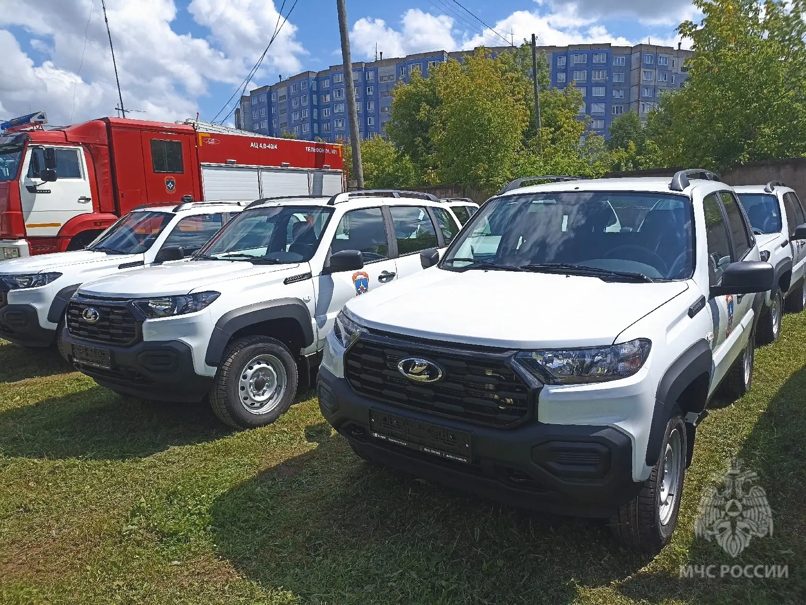 В Киров для сотрудников ГУ МЧС поступили 6 новых служебных автомобилей «Нива»