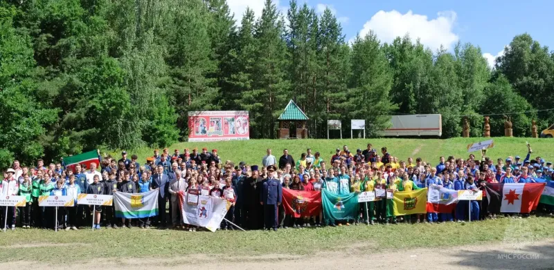 Кировские школьники прошли межрегиональный этап «Школы безопасности»